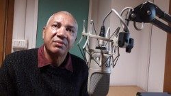 Professor  Lourenço Gomes, em entrevista à Rádio Vaticano