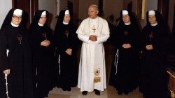 Rodzina Papieska. Siostry Sercanki