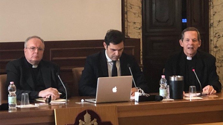 Alessandro Gisotti (Mitte) bei der Wasser-Konferenz in Rom