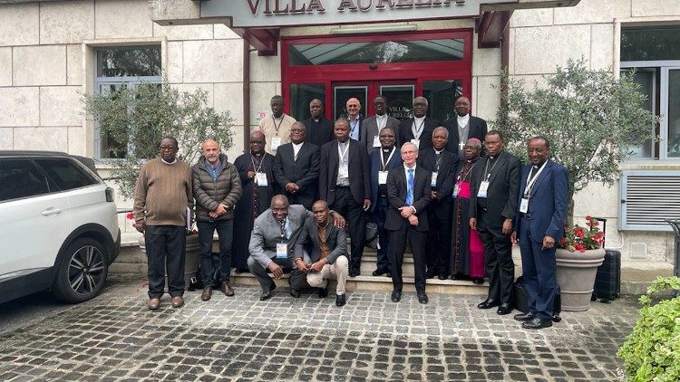 2023.10.22 Les participants à la réunion spéciale de l'Association des Conférences Épiscopales d’Afrique Centrale (ACEAC), du 16 au 18 octobre 2023, à Rome (Italie)