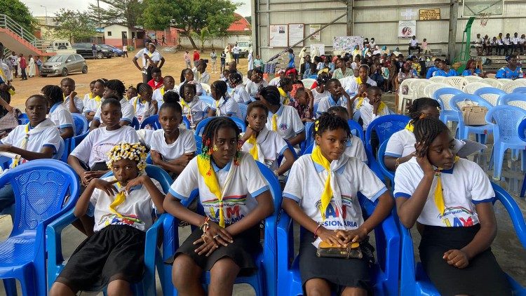 Crianças e adolescentes da Infância missionária na diocese de Cabinda (Angola)