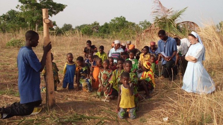 Missionnaires en prière au Togo 
