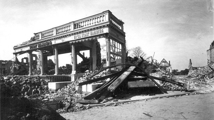 Das Hotel Stadt Hamburg nach der Bombennacht Palmarum 1942 - Foto zur Verfügung gestellt durch die Stiftung Lübecker Märtyrer