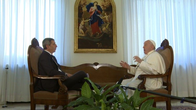 Papa Francisc în timpul interviului la Tg1 Rai