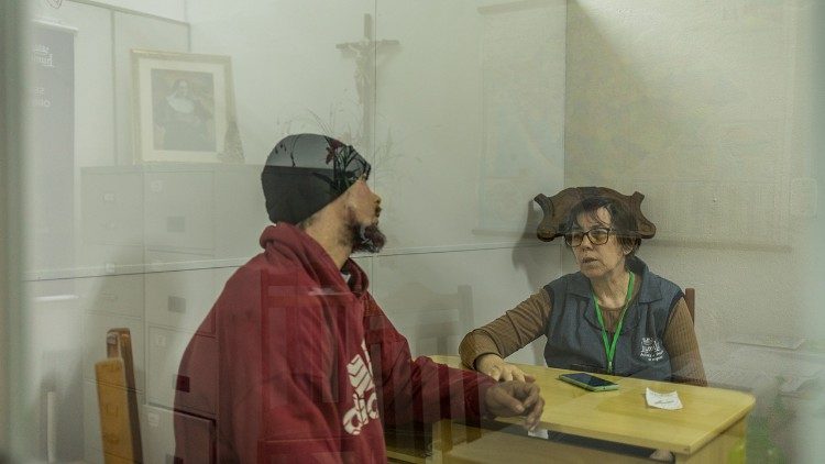 Die Skalabriner-Schwestern haben ein Büro im internationalen Busbahnhof von Porto Alegre, wo sie Migranten vom ersten Moment ihrer Ankunft in Brasilien an empfangen. (Giovanni Culmone/Global Solidarity Fund)