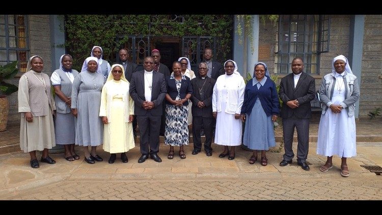 Photo de groupe des membres du conseil d'administration de l'Association des femmes consacrées de l'Afrique de l'Est et du Centre (ACWECA).