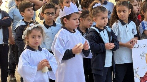 Дети Иерусалима молятся о мире
