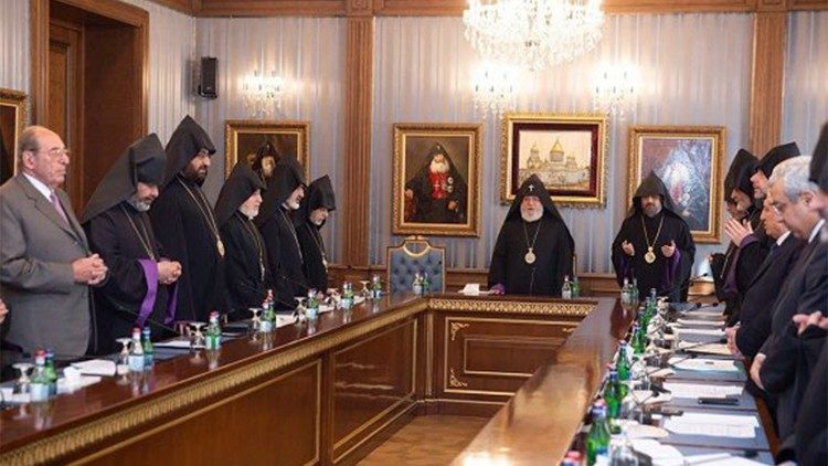 2023.11.03  Riunione vescovi Etchmiadzin
