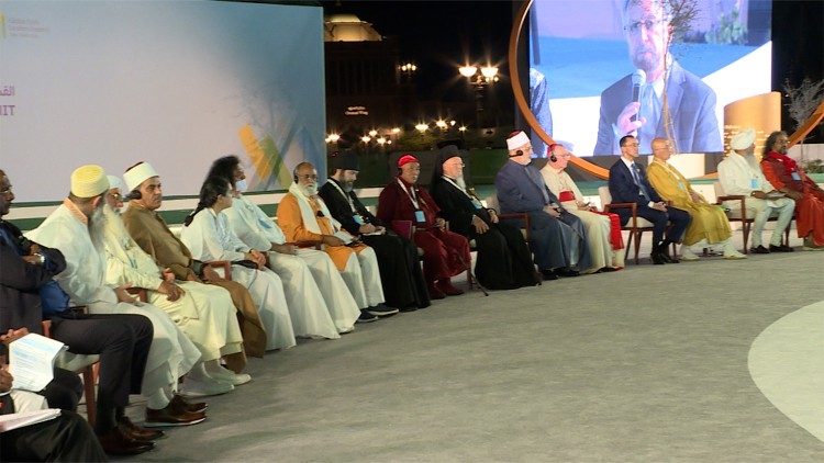 Algunos representantes de religiones en el encuentro de Abu Dhabi