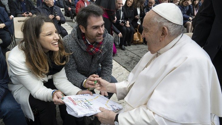O encontro em 2022 com o Papa Francisco, que escreveu o prefácio do livro de Giandonato "Luce in abbondanza”