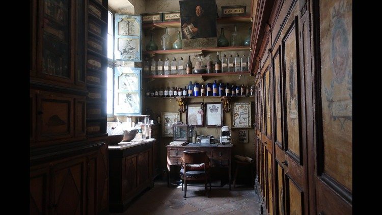 The ancient pharmacy of Santa Maria della Scala - Photo by A. Poce