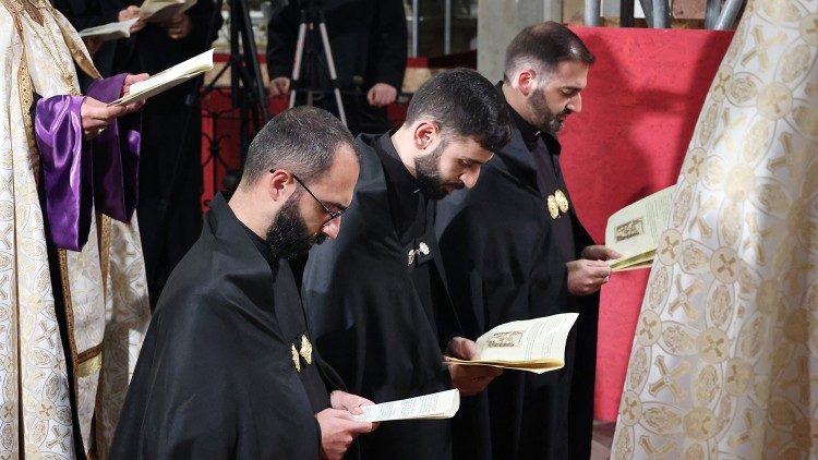 2023.11.11 Cerimonia di Concessione di Tirolo di Vartabed al Collegio Armeno - Patriarca Minassian e Cardinal Cugerotti