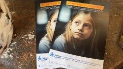 La brochure al Convegno sugli abusi sui minori promosso da Telefono Azzurro all'Ambasciata d'Italia presso la Santa Sede