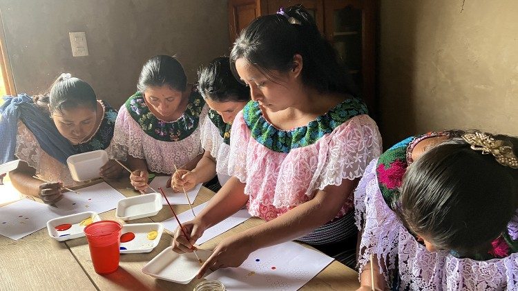 Na Xapontic, as mulheres se inspiram nos princípios e valores indígenas e camponeses, bem como na espiritualidade maia e inaciana.