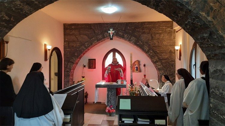 La capilla de la casa de huéspedes donde viven ahora las monjas trapenses