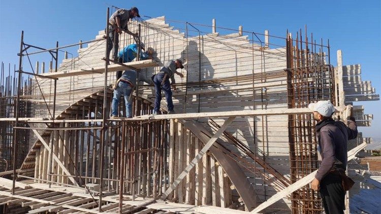 Il monastero Nostra Signora Fonte della Pace in costruzione