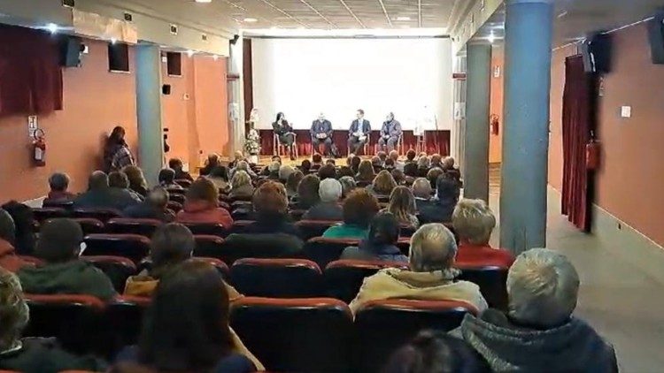Il pubblico alla presentazione del libro