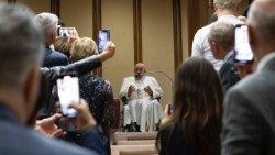 El Papa Francisco en la proyección del documental sobre Ucrania en el Vaticano