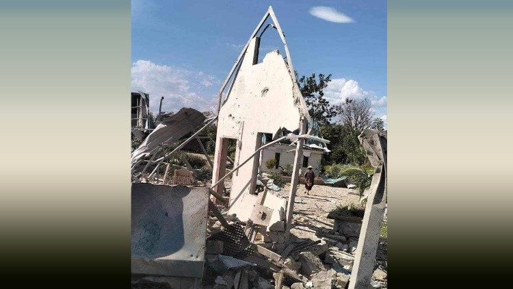Una iglesia bombardeada en la diócesis de Loikaw