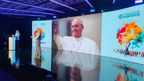Papež: Komunikovat znamená zapojit inteligenci a lásku k růstu druhého člověka
