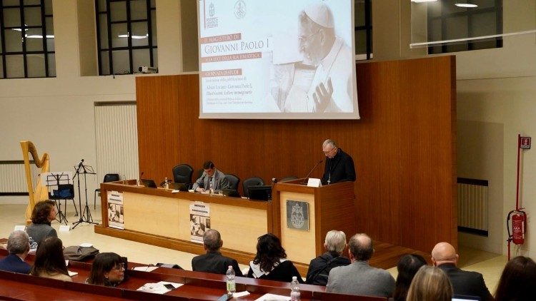 Kardinali Parolin gjatë konferencës