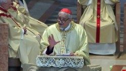O cardeal Matteo Zuppi celebra a missa de encerramento do Festival da Doutrina Social