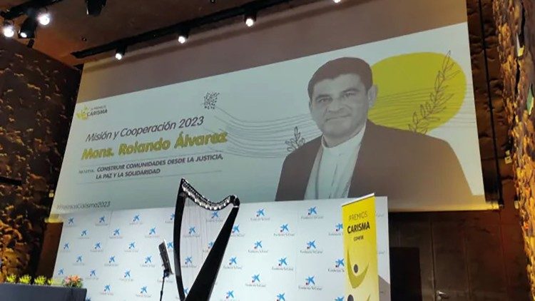 CONFER otorga premio a Mons. Rolando Álvarez