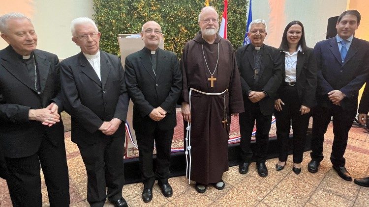 Popiežiškosios nepilnamečių apsaugos komisijos ir Bažnyčios Paragvajuje atstovai