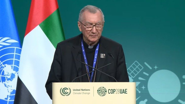 Parolin bíboros felolvassa a pápa beszédét a COP28 konferencián