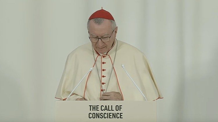 Il cardinale Parolin legge il messaggio del Papa all'inaugurazione del Faith Pavillon