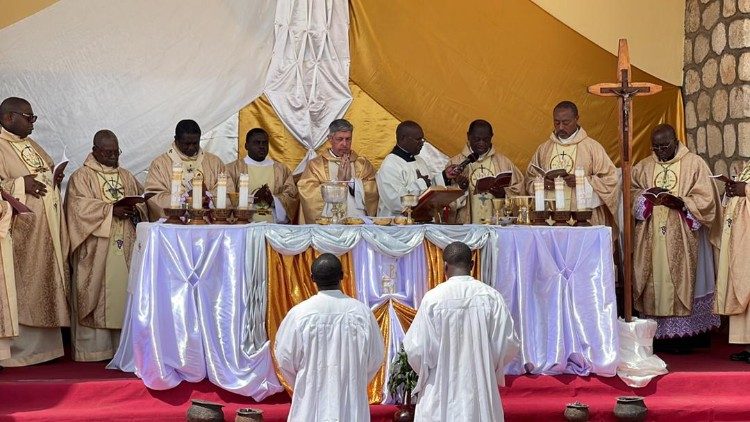 Messe des 50 ans du séminaire de Bangui au Cameroun.