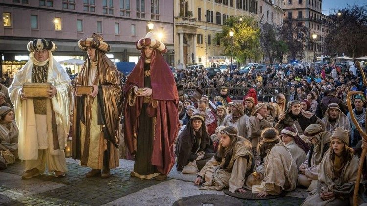 I Re magi nella piazza di Santa Maria Maggiore nel 2022, per la prima edizione del Presepio vivente 