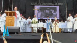 Il momento della proclamazione del cardinal Eduardo Francisco Pironio come nuovo beato, nel santuario di Nostra Signora di Lujan, in Argentina