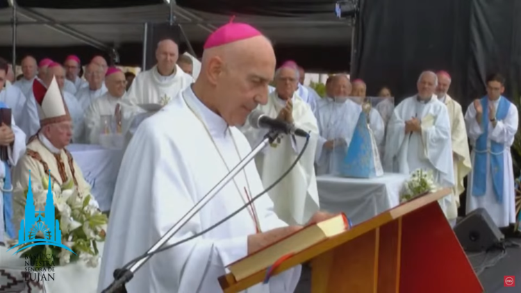 La commozione dell'arcivescovo di Mercedes-Luján, monsignor Jorge Scheinig, al momento della proclamazione