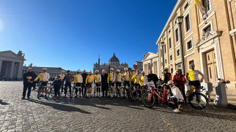 La squadra ciclistica di Athletica Vaticana