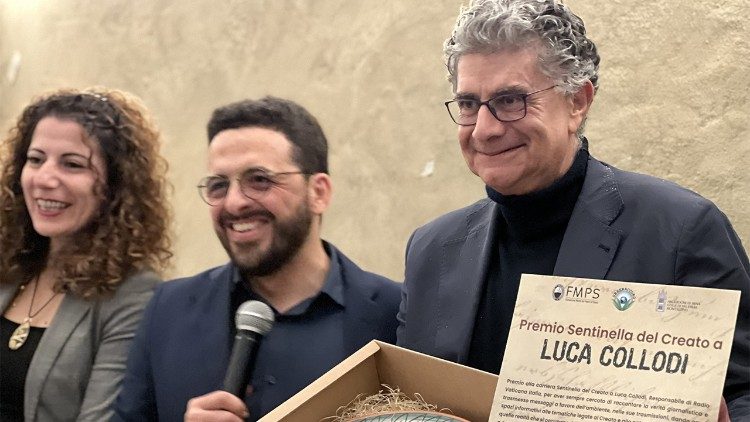 Luca Collodi premiato da Giuseppe Milano Segretario Generale di Greenaccord