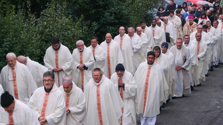 Processione dei sacerdoti della diocesi