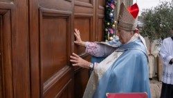 L'apertura della Porta santa nella Cattedrale di La Storta per l'Anno Mariano in corso nella diocesi di Porto-Santa Rufina