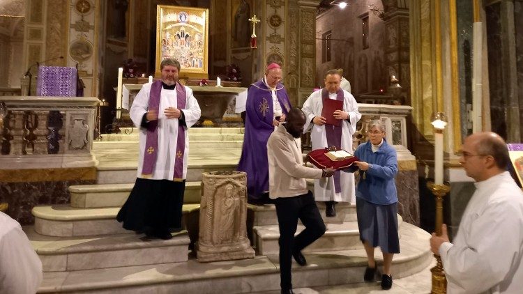 Falou e suor Bruna portano le reliquie della missionaria italiana uccisa ad Haiti nel 2022