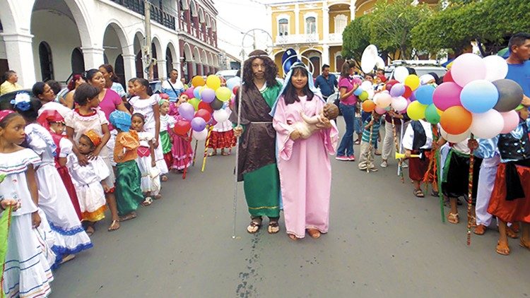 Nikaragujská vánoční tradice živých betlémů - tzv. posadas