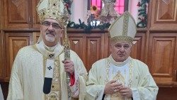 Patriarhul latin de Ierusalim, Pierbattista Pizzaballa, împreună cu cardinalul elemozinier Konrad Krajewski, la Betleem - 25 decembrie 2023