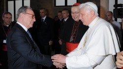 لقاء جاك ديلور مع البابا بندكتس السادس عشر