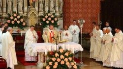 Svečano euharistijsko slavlje u nedjelju Uskrsnuća Gospodnjega u katedrali Srca Isusova u Sarajevu (Izvor: KTA BK BIH)
