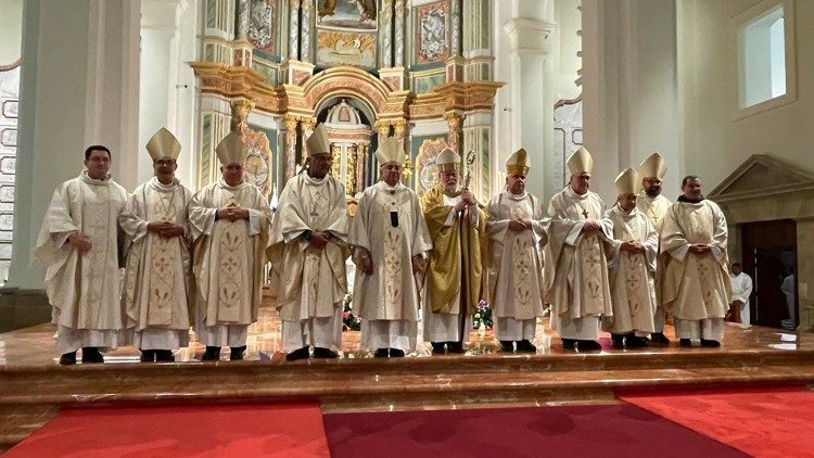 Messe de Mgr Paul Richard Gallagher dans la cathédrale de Panama