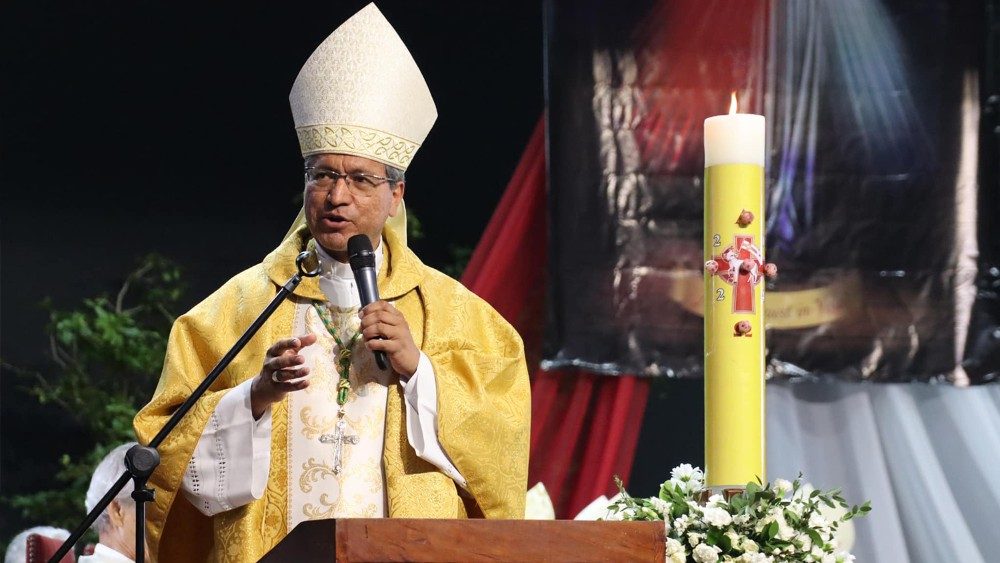 El obispo auxiliar de Quito, Monseñor Maximiliano Ordóñez, durante la homilía. (Foto: Conferencia del Episcopado Dominicano)