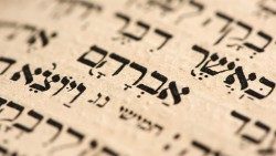 V hebrejskem besedilu celotne Stare zaveze se pojem jobel pojavi sedemindvajset krat. Temeljni referenčni odlomek je 25. poglavje 3. Mojzesove knjige.