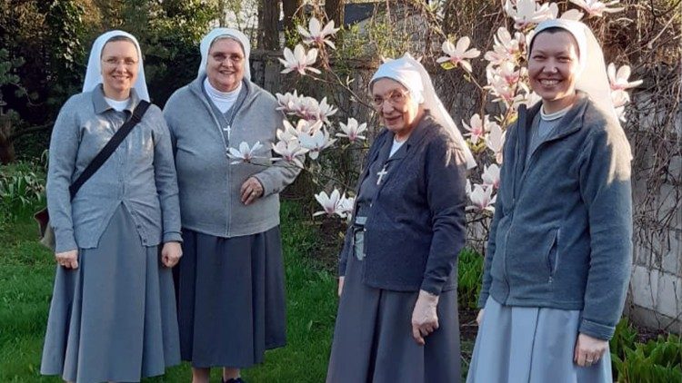 Hermanas Ursulinas de la Inmaculada Virgen María de Gandino. De izquierda a derecha: Sor Edyta Gawrysiuk, Sor Laura Boschi, Sor Domenica Ceruti, Sor Marzena Jakonowicz