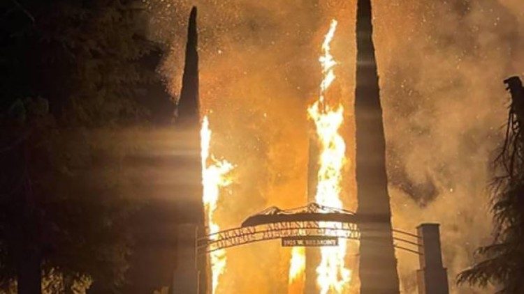 2024.04.15 Incendio nel cimitero armeno di Fresno (USA)