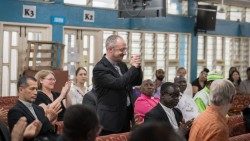 घाना के आक्करा में महाधर्माध्यक्ष फ्लावियो पाचे क्रिस्टियन फोरम के सदस्यों के संग, 19.04.2024