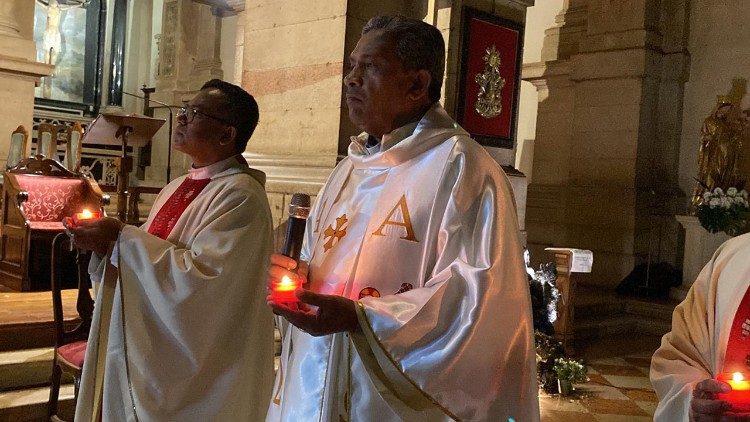 Fr Silva during a Commemorative Mass 